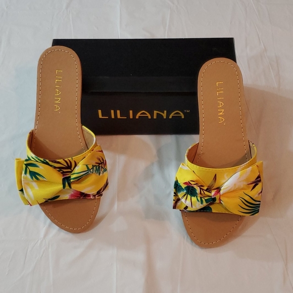 Summer Floral Slip-on Women's Flat Sandal - Picture 8 of 8